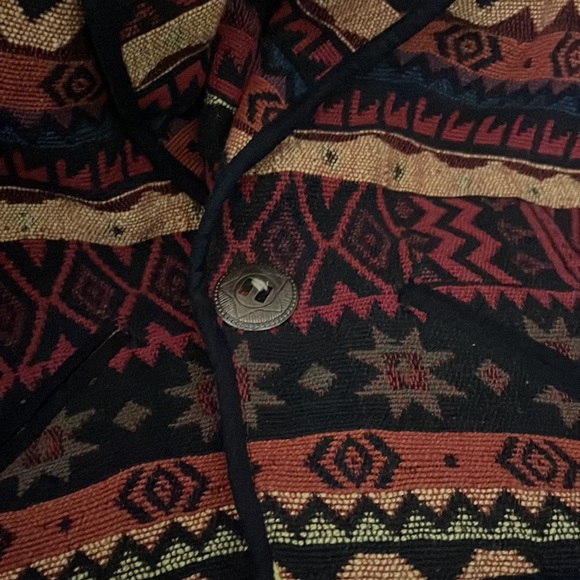 This beautiful short Jacket - Picture 4 of 7